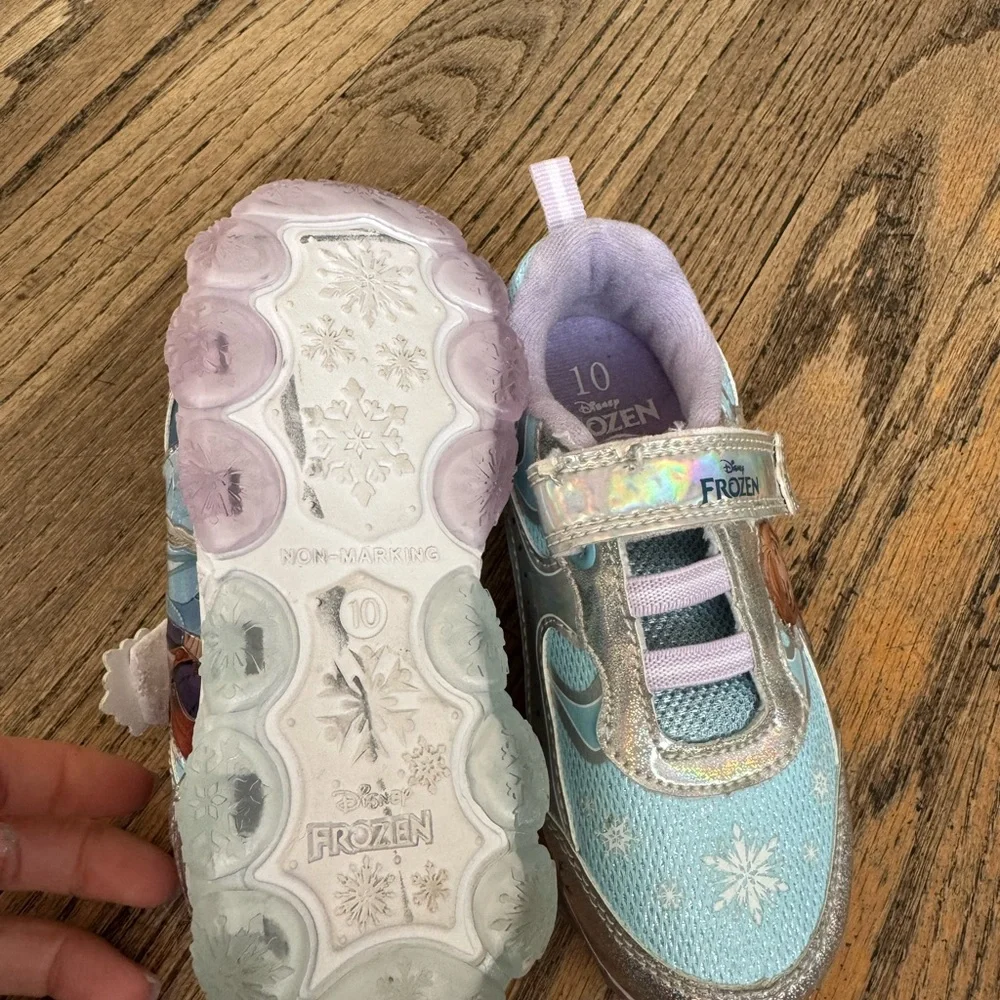 Disney frozen light up sneaker - Picture 3 of 3